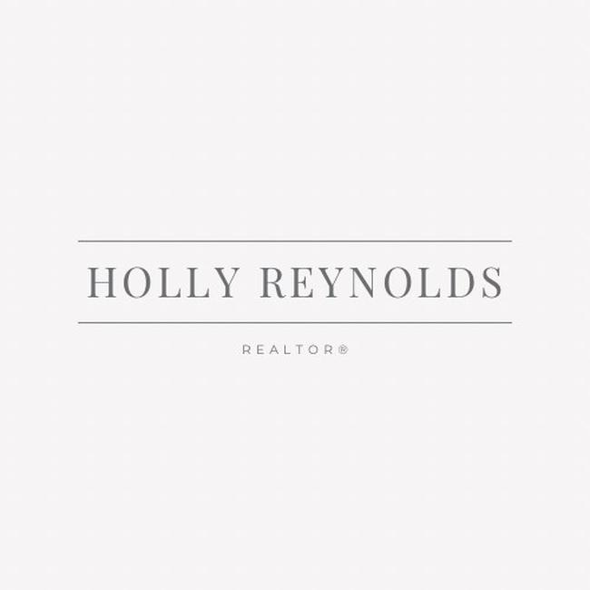 Photo of Holly Reynolds